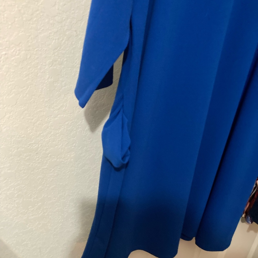 Stunning Nina Leonard dress with side pockets. - Picture 5 of 5